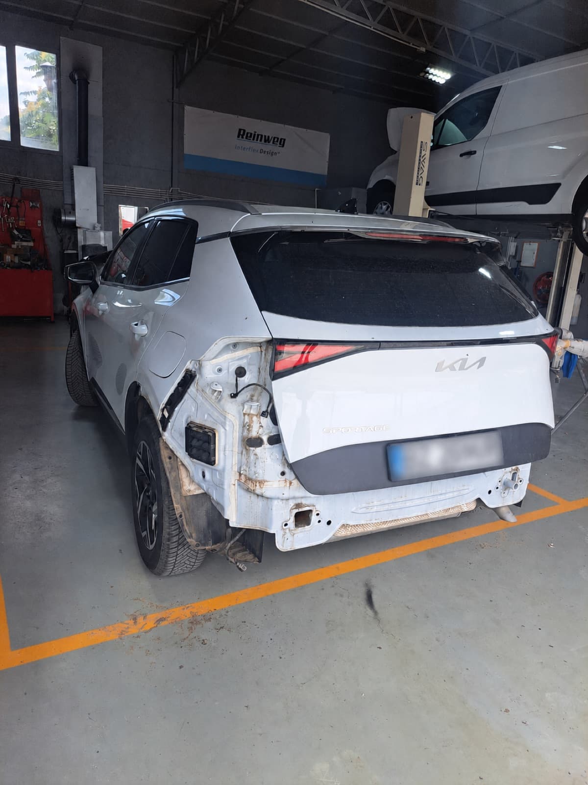 Kia Sportage în reparație de caroserie spate în atelierul din Bragadiru